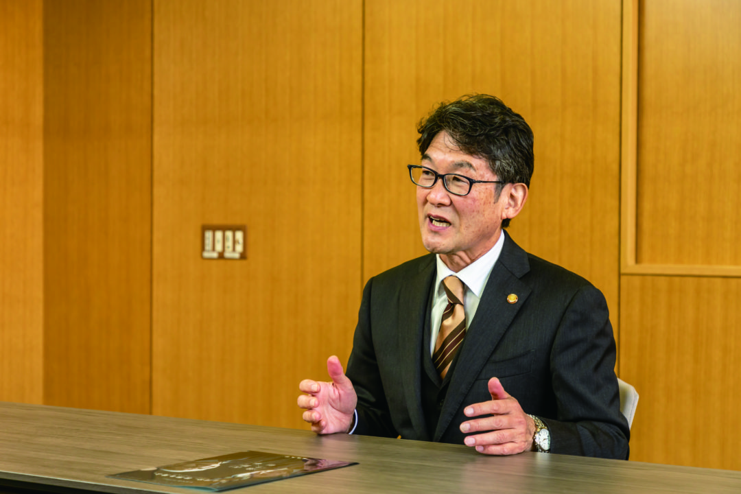 開学100年へ向け新聞広告が繋ぐ在学生、卒業生と大学との絆